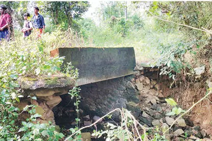 പരക്കുനി-മാതങ്കോട് റോഡിലെ കലുങ്ക് അപകടക്കെണി