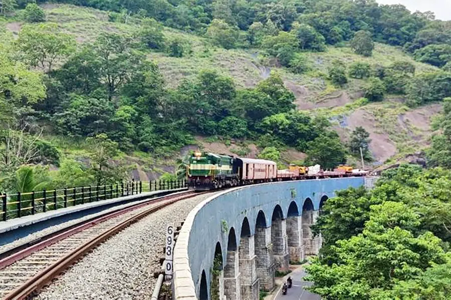 കേരളത്തിൽ ആദ്യമായി വിസ്റ്റാഡോം കോച്ച് ഘടിപ്പിച്ച തീവണ്ടി, ഇന്ന് കന്നിയോട്ടം; ബുക്കിങ് ആരംഭിച്ചു