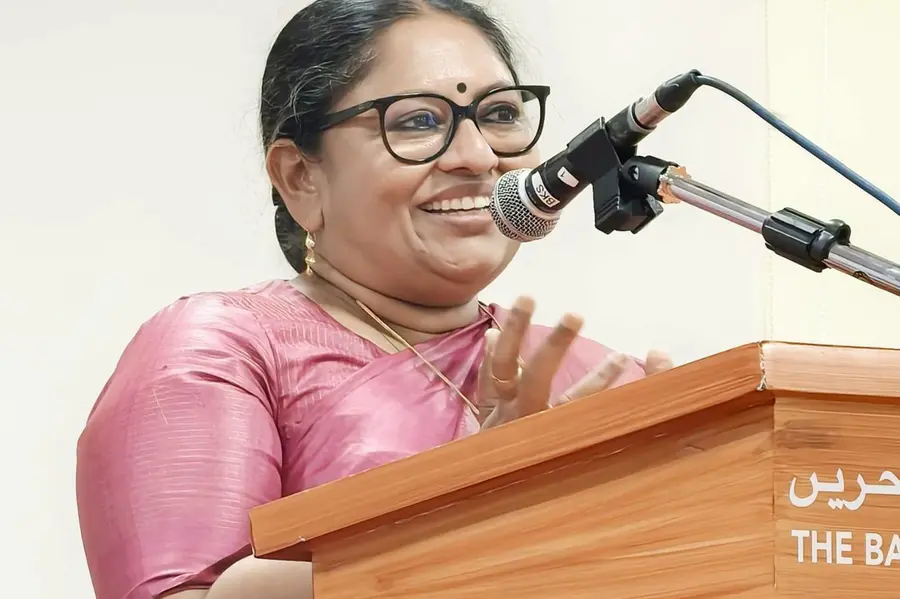 ജെൻസികൾ പഴയ തലമുറകളെ തിരുത്തുകയും നവീകരിക്കുകയും ചെയ്യുന്നു: കെ.ആർ. മീര