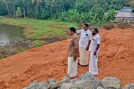 പുന്നമൂട് മുനമ്പേൽകുന്ന് ഇടിച്ചുനിരത്തലും; നിർമാണപ്രവൃത്തികളും പഞ്ചായത്ത് നിർത്തിവെപ്പിച്ചു