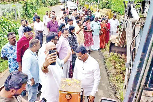 കോടാലി-പുതുക്കാട് റോഡുപണി തുടങ്ങി