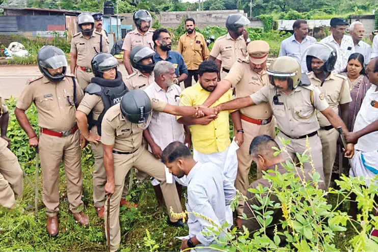 വെള്ളൂരിൽ ജലയുദ്ധം