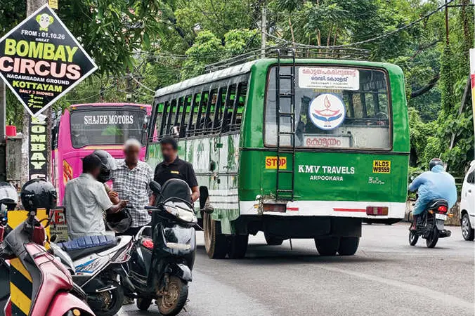സൊറപറഞ്ഞ് റോഡിൽ; പൊലിഞ്ഞുവീണ് ജീവൻ