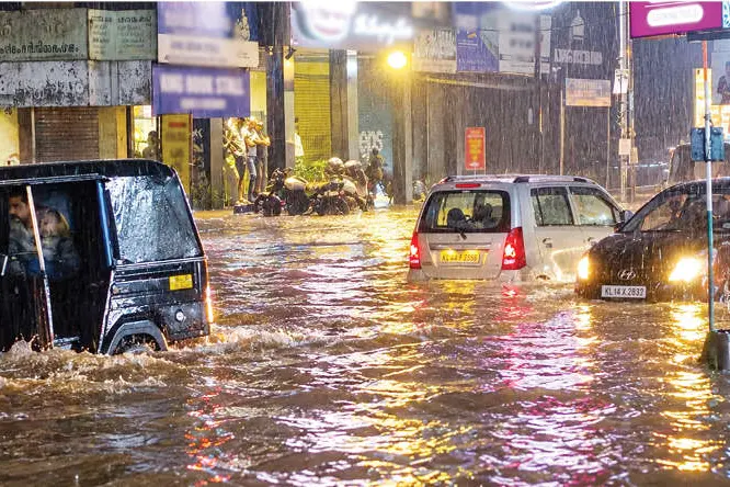 വരുന്നു...മഴ: രാത്രിയാത്രയ്ക്ക് നിരോധനം