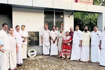 ഉദ്ഘാടനം കഴിഞ്ഞിട്ടും പ്രവർത്തനമില്ല; ടേക്ക് എ ബ്രേക്കിന് റീത്തുവെച്ച് പ്രതിഷേധം