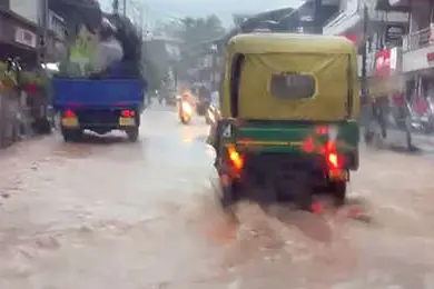 മഴ; കുറ്റ്യാടി-തൊട്ടിൽപ്പാലം സംസ്ഥാനപാതയിൽ വെള്ളക്കെട്ട്