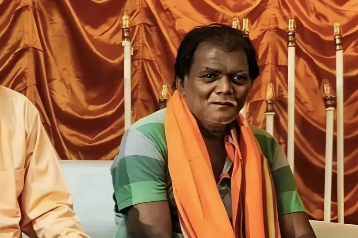 BJP leader Gaurishankar Sahani, 61 died while attempting to lift a Durga idol's wooden framework at Srimani Ghat in Bhadreswar, Hooghly, on Dashami night.