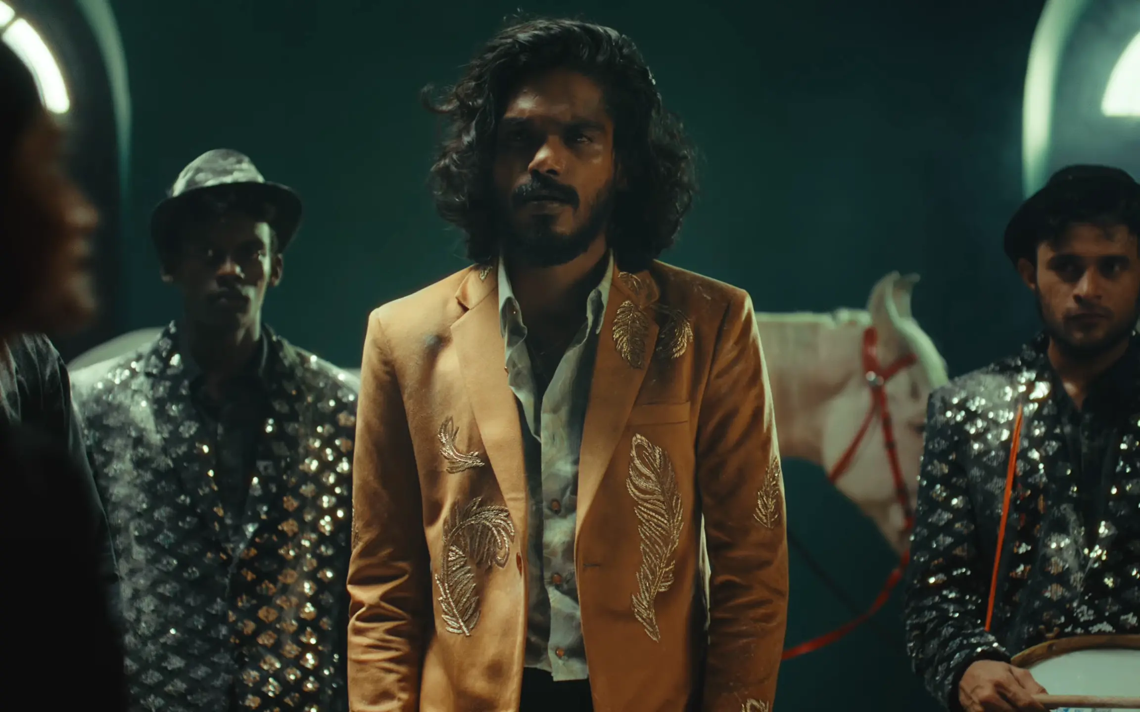 '40 ഡെയ്സ് ഓഫ് ഹൗസ് പാർട്ടി'യിലെ ​ഗാനരം​ഗത്തുനിന്ന് | സ്ക്രീൻ​ഗ്രാബ്