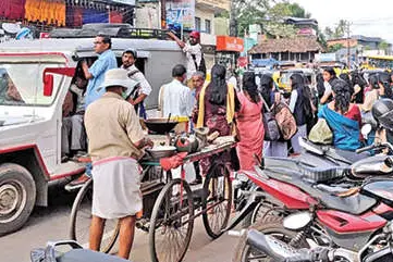 ബാലരാമപുരത്തുനിന്ന് വിഴിഞ്ഞത്തേക്ക് ബസ് കയറാൻ പെടാപ്പാട്