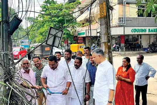 കേബിൾ കുരുക്ക്; നടപടിയുമായി നഗരസഭ