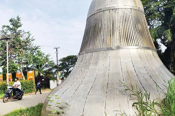 തിരിച്ചുവരും ബിനാലെ ശില്പം