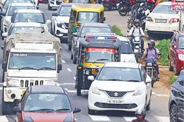 വടക്കഞ്ചേരിയിലെ പൊളിഞ്ഞ പാലത്തിൽ; വീണ്ടും കോൺക്രീറ്റ് ഇടിഞ്ഞു