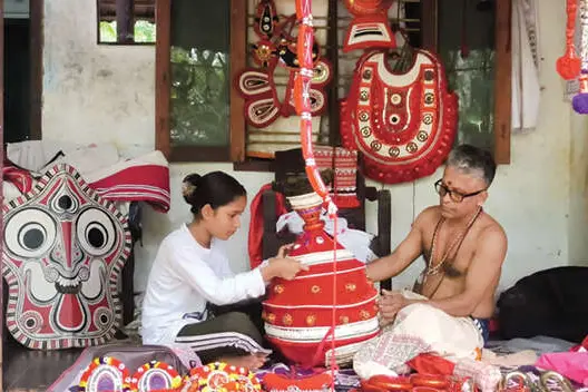 കടത്തനാട് ഒരുങ്ങുന്നു തെയ്യക്കാലത്തിന്