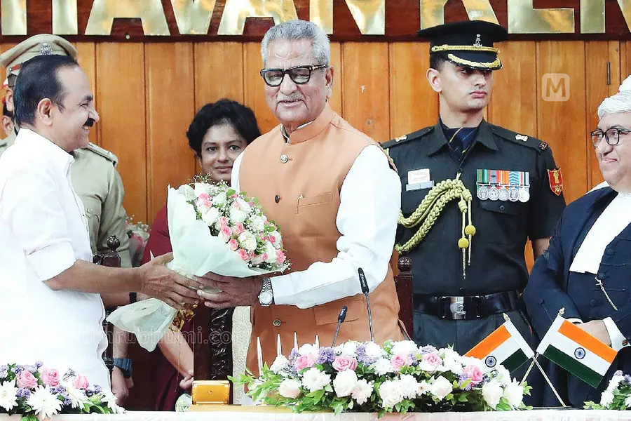 പുതിയ കേരളാ ഗവർണറുടെ ആദ്യ പരിഷ്കാരം; ലോക്ഭവനിൽ നിന്ന് മാംസവും മത്സ്യവും ഔട്ട്, വിവാദ തുടക്കം