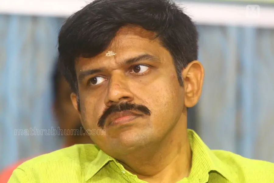 സന്ദീപ് വാര്യർ എംഎൽഎയുടെ കാർ അപകടത്തിൽപ്പെട്ടു; വൻ ദുരന്തം ഒഴിവായത് തലനാരിഴയ്ക്ക്