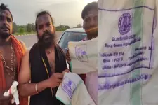 തമിഴ്നാട് സർക്കാരിന്റെ സൗജന്യ റേഷൻ മുണ്ട് പമ്പയിൽ ഇരുമുടിയായി, 300 രൂപയ്ക്ക് വിൽപ്പന; ആരോപണവുമായി ഭക്തർ