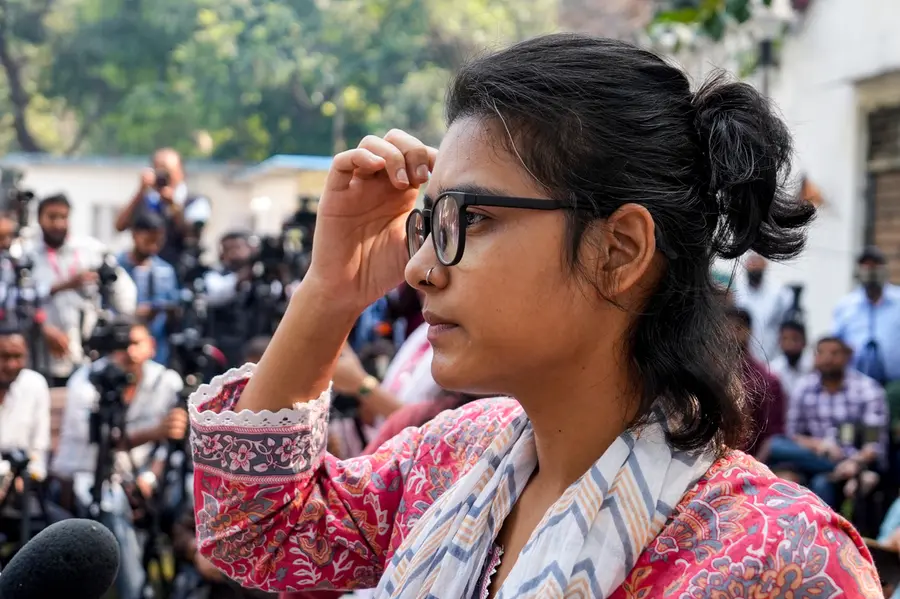 ആരുടെ സമാധാനമാണ് ഞാൻ പാലിക്കേണ്ടത്? പീസ് ബോണ്ടിൽ ഒപ്പിടില്ലെന്ന് നേഹ ബോറ