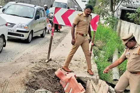 ഗതാഗതക്കുരുക്കു മുറുകുന്നു;കാനയുടെ തകരാർ പരിഹരിക്കാൻ നടപടിയില്ല
