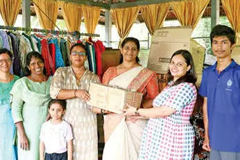 യു.സി. കോളേജിൽനിന്ന് ഗൂഞ്ചിലേക്ക് 586 കിലോ വസ്ത്രങ്ങൾ