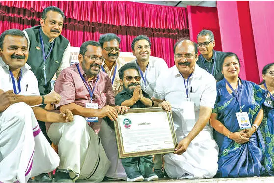 40 ഗിന്നസുകൾ ഒന്നിച്ച്; സമ്മാനിതനായി ഗിന്നസ് പക്രു