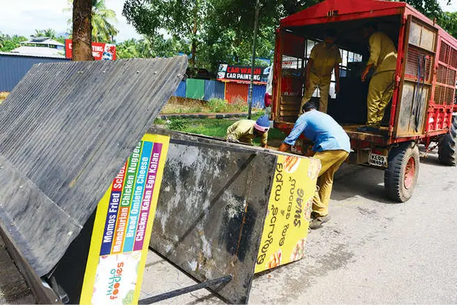 മലമ്പുഴ നൂറടി റോഡിലെ അനധികൃത കടകളും നിർമിതികളും പൊളിച്ചു