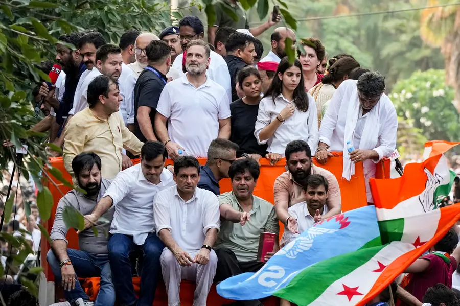 INDIA bloc march to SC in Delhi