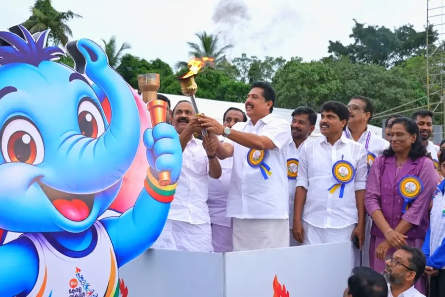68-ാമത് സംസ്ഥാന സ്കൂൾ കായികമേളയ്ക്ക് തിരിതെളിഞ്ഞു; കോഴിക്കോട്ട് ഇനി കായിക മാമാങ്കം