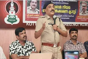 സ്വകാര്യ രഹസ്യങ്ങൾ ഫോണിൽ സുരക്ഷിതമല്ലെന്ന് സൈബർ പോലീസ്