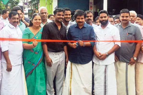 വി.വി. പ്രകാശിന്റെ പേരിൽ എടക്കരയിൽ റോഡ്