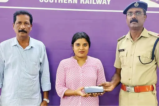 ‘ഓപ്പറേഷൻ മൊബൈൽ’ വിജയം... ഡോണയ്ക്ക് ഫോൺ തിരികെ കിട്ടി