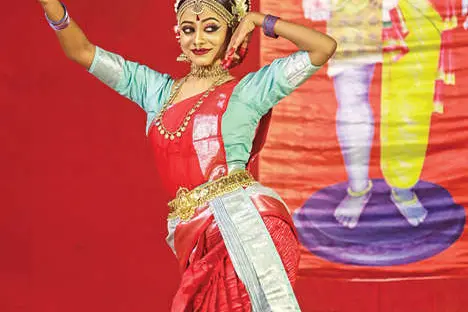 വിജയദശമിയിൽ നൃത്തമാടി പൂജാദശമി