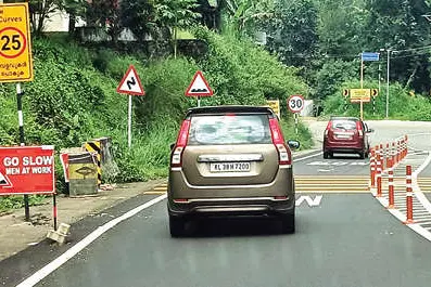 നെല്ലാപ്പാറയിൽ കല്ലുംനെല്ലും തിരിച്ചു