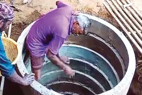 ശൗചാലയമാലിന്യം ആഴമേറിയ കുഴിയിൽ നിക്ഷേപിക്കാൻ നീക്കം;പ്രതിഷേധവുമായി നാട്ടുകാർ