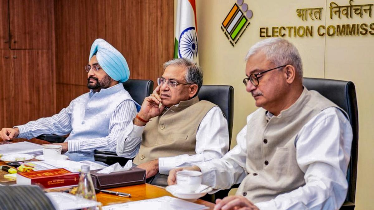 Photo : Mathrubhumi Shri gyanesh kumar dr sukhbir singh sandhu dr vivek joshi