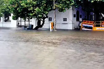 കനത്തമഴ: പുതുച്ചേരിയിൽ വെള്ളക്കെട്ട്