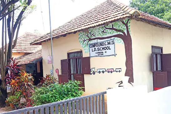 ഓലമേഞ്ഞ ക്ലാസ്‌മുറിയിൽനിന്ന് ഡിജിറ്റൽ പഠനത്തിലേക്ക്