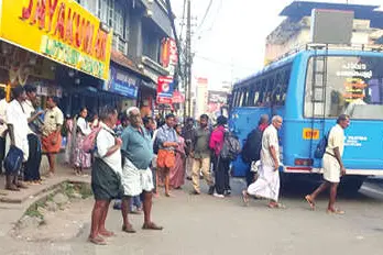 കാത്തുനിൽക്കണം മഴ നനഞ്ഞും വെയിലേറ്റും