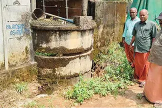 പള്ളിക്കുന്ന് അങ്കണവാടിയുടെ കിണർ ഇടിഞ്ഞു