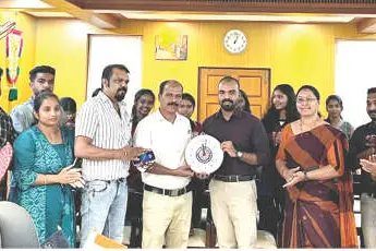 500 ക്ലോക്ക് നിർമിച്ച് എൻ.എസ്.എസ്. വൊളന്റിയർമാർ; ലാഭം സ്നേഹവീടിന്