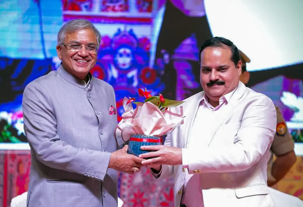 മുഖ്യ തിരഞ്ഞെടുപ്പ് കമ്മിഷണര്‍ ഗ്യാനേഷ് കുമാറും യുപി മുഖ്യ തിരഞ്ഞെടുപ്പ് ഓഫീസര്‍ നവ്ദീപ് റിന്‍വയും |ഫോട്ടോ:ANI