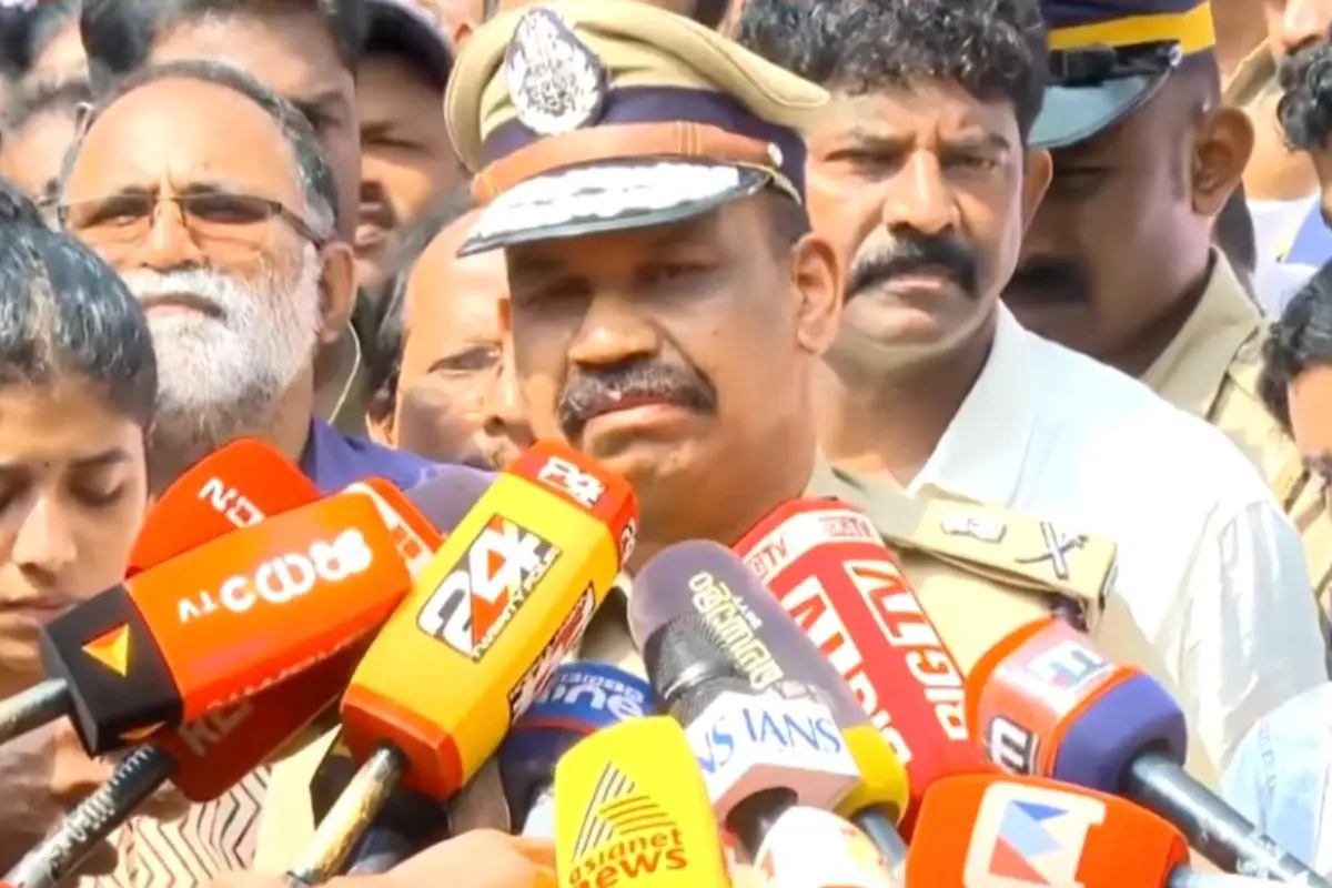 ജയബാലകൃഷ്ണന്റെ വീട് സന്ദർശിച്ച ശേഷം മാധ്യമങ്ങളോട് സംസാരിക്കുന്ന എഡിജിപി പി.വിജയൻ