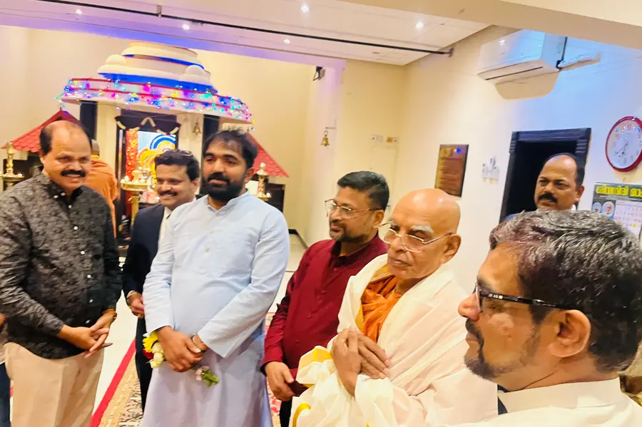 വിശുദ്ധാനന്ദ തീർഥ സ്വാമിയെ ഫ്രൻഡ്സ് അസോസിയേഷൻ നേതാക്കൾ സന്ദർശിച്ചു