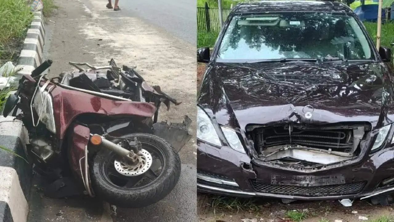 അപകടത്തിൽ പെട്ട സ്കൂട്ടറും,അപകടത്തിനിടയാക്കിയ കാറും