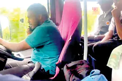ഫോണിൽ സംസാരിച്ച് സ്കൂൾബസ് ഓടിച്ചു; ഡ്രൈവർ കുടുങ്ങി