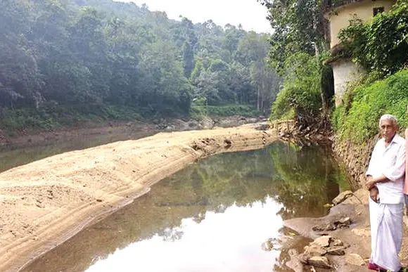ഈ മണൽ നീക്കിയാൽ ജലമെടുപ്പ് ശരിയാകും