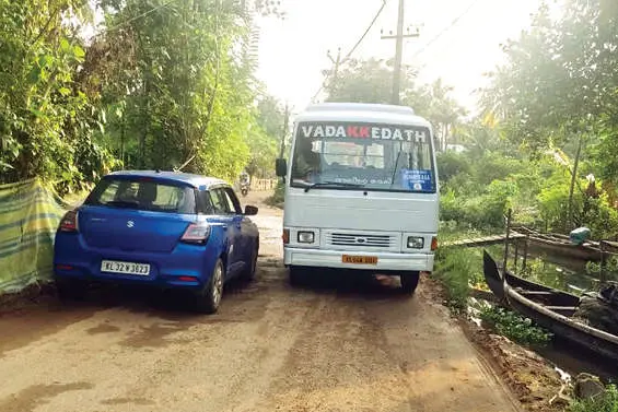 പാലം കടന്നു; ഇനി റോഡ് കടക്കണം