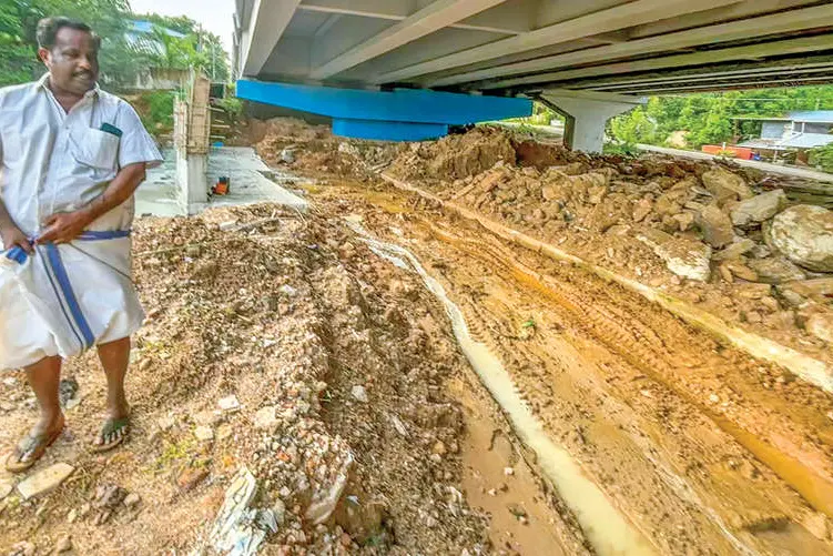 കുരീപ്പുഴ പാലത്തിനു താഴെ അടിപ്പാതനിർമാണം തുടങ്ങി