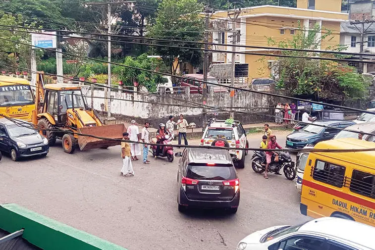 കുരുക്കിലമർന്ന് മേലാറ്റൂർ