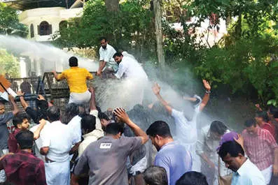 മണിയൂർ പോക്സോ കേസ്: കർമസമിതിയുടെ എസ്.പി. ഓഫീസ് മാർച്ചിൽ സംഘർഷം