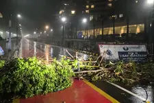 അർണബ് ചുഴലിക്കാറ്റ് കര തൊട്ടു; ആന്ധ്രയിലും ഒഡീഷയിലും കനത്ത മഴ, നിരവധി വിമാന സർവീസുകൾ റദ്ദാക്കി